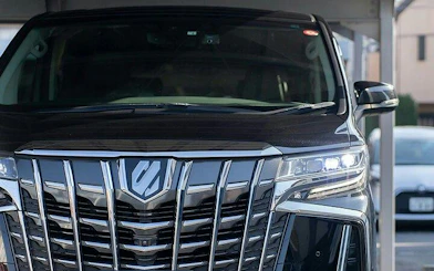 Private transfer vehicle for Osaka City to Kansai Airport service.