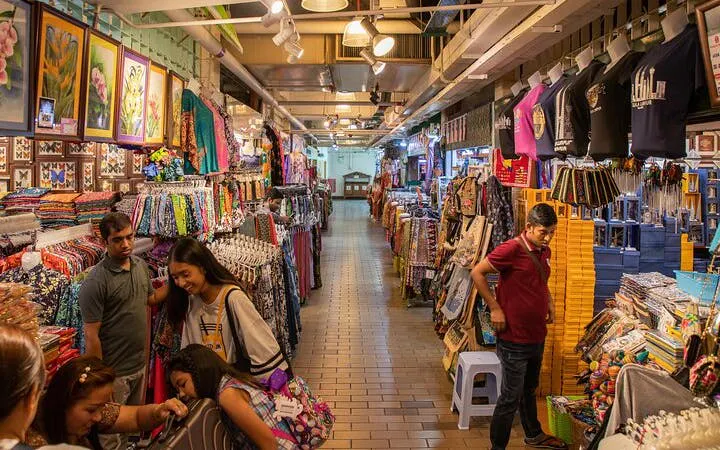 Market stalls with colorful textiles and souvenirs in Kuala Lumpur, part of Batu Caves tour.