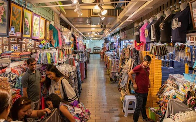 Market stalls with colorful textiles and souvenirs in Kuala Lumpur, part of Batu Caves tour.