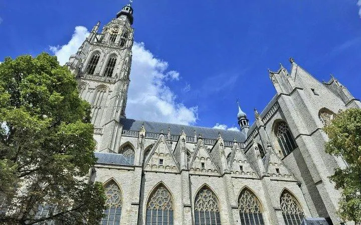 Grote Kerk in Breda under a clear blue sky, featured in the self-guided audio walking tour.