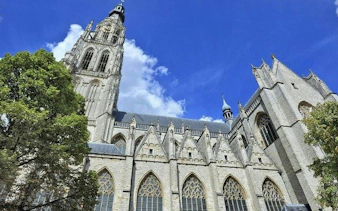 Grote Kerk in Breda under a clear blue sky, featured in the self-guided audio walking tour.