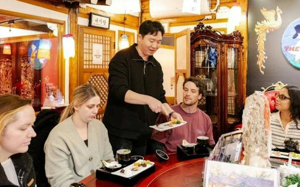 Dongmyo Flea Market and Gwangjang Market Small-Group Food and Tea Tour with Street Tastings