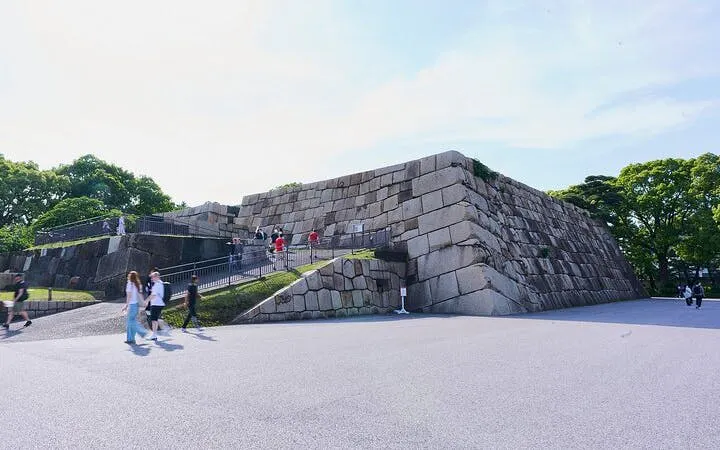 Tokyo Castle and Imperial Palace Guided Walking Tour Image 10