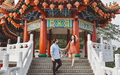 Couple exploring Thean Hou Temple in Kuala Lumpur during Batu Caves tour.
