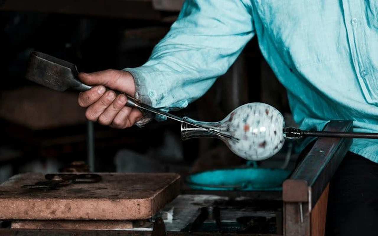Murano Glass Factory Tour with Round-Trip Water Taxi and Live Glassblowing Demonstration — 5