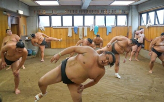 tur på sumo-morgenøvelsen i tokyo med plass ved ringen + fotomulighet-8
