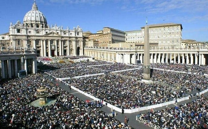 tour privado em grupo reduzido à audiência papal no vaticano com acesso reservado-1