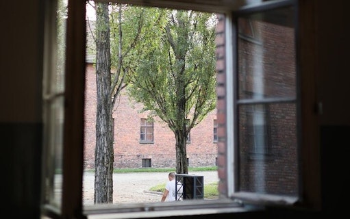 auschwitz with minivan hotel pickup from krakow-4