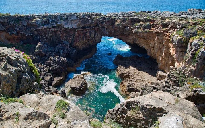 Boca do Inferno rock formation with ocean view on Cascais walking tour.