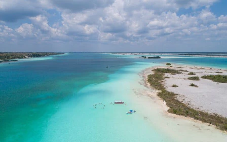 Bacalar Lagoon Day Trip with Breakfast, Lunch, Cenote Visits, and Pontoon Boat Tour from Cancun