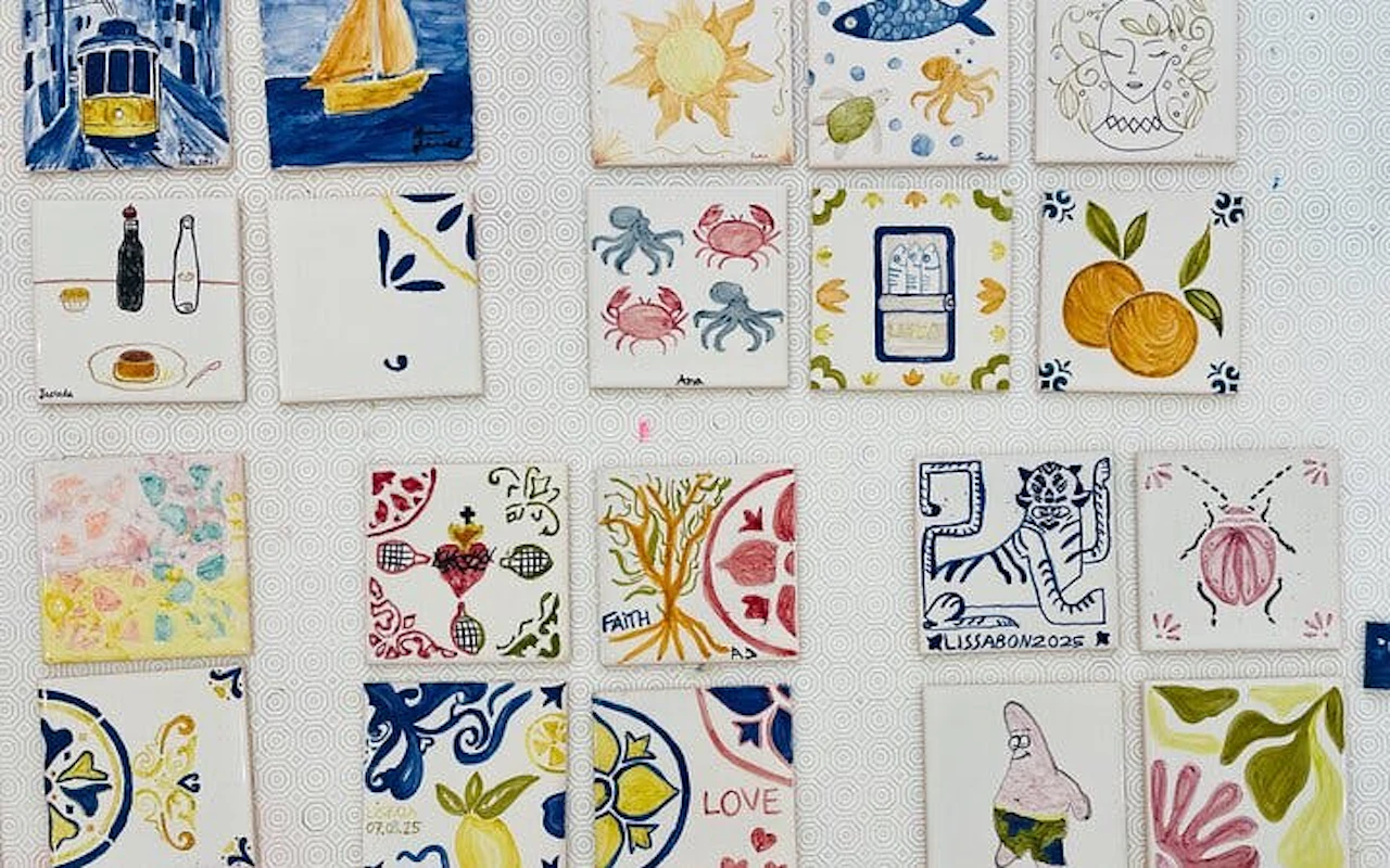 Workshop di pittura su piastrelle a Lisbona nello studio di un artista, con la guida di un artista locale e materiali inclusi — 7