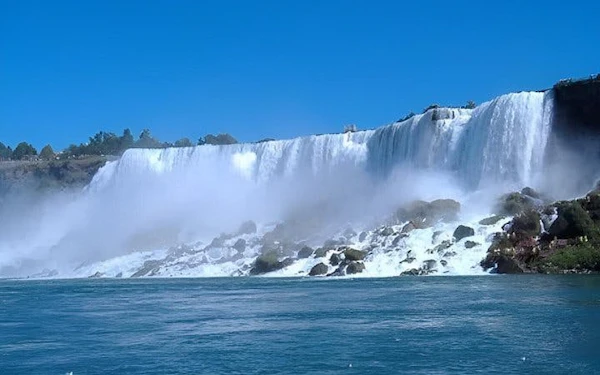 Niagara Falls Small-Group Guided Tour with Hotel Pickup, Maple Syrup Tasting, and Customizable Attractions