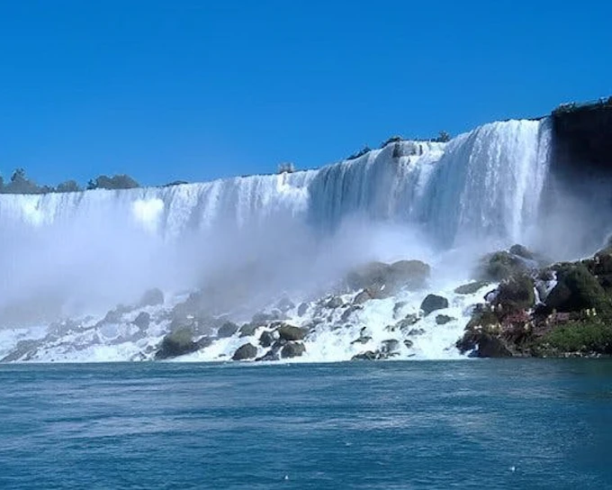 Niagara Falls Small-Group Guided Tour with Hotel Pickup, Maple Syrup Tasting, and Customizable Attractions