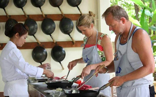 Chiang Mai Thai Cooking Class with Local Market Tour at Baan Hongnual