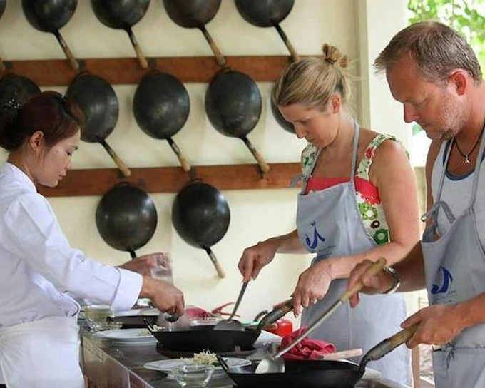 Chiang Mai Thai Cooking Class with Local Market Tour at Baan Hongnual