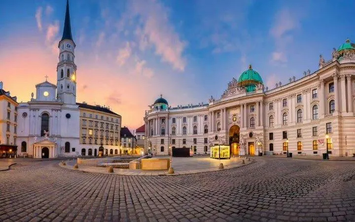 Hofburg Palace in Vienna at sunset during Salzburg to Vienna transfer.