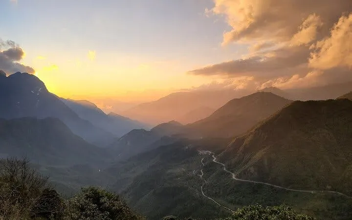 Mountain view at sunset near Silver Waterfall and Heaven Gate on private car tour.