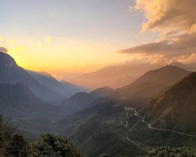 Silver Waterfall, Heaven Gate, Glass Bridge, and Lonely Tree Private Car Tour with Entry Tickets and Guide (Product 54183)