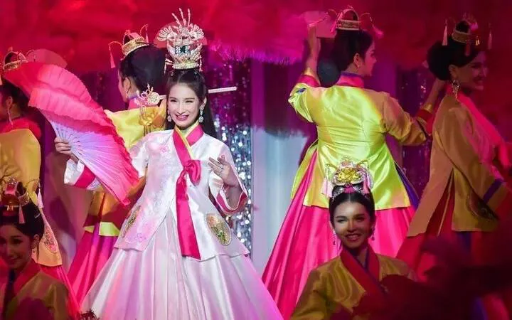 Golden Dome Cabaret performers in traditional costumes, Bangkok.