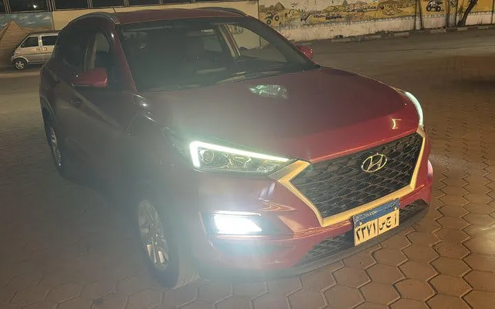 Red Hyundai car for Cairo and Giza airport or hotel transfer service.