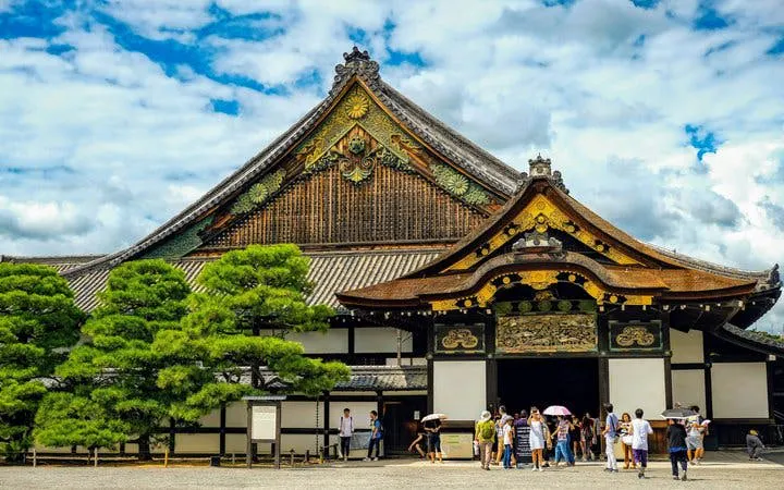 Kyoto Early Morning Guided Tour of Fushimi Inari, Nijo Castle, and Kinkaku-ji