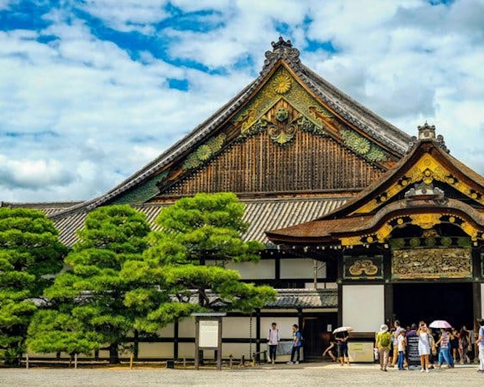 Kyoto Early Morning Guided Tour of Fushimi Inari, Nijo Castle, and Kinkaku-ji