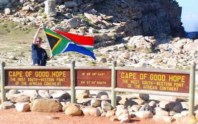 Cape Town: Scenic Helicopter Flight and Private Cape Peninsula Tour with Wine Tasting and Lunch