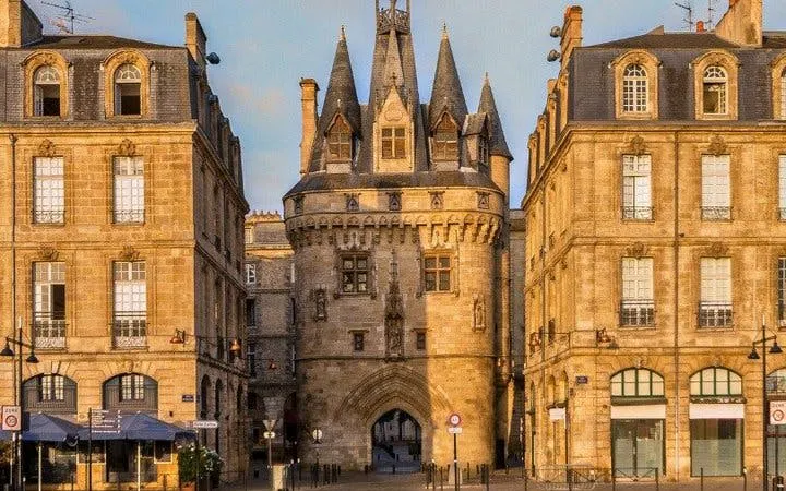 Porte Cailhau in Bordeaux during a self-guided walking tour.