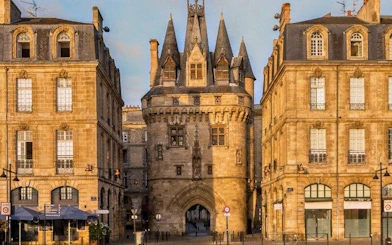 Porte Cailhau in Bordeaux during a self-guided walking tour.