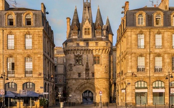 Bordeaux Self-Guided Walking Tour on Mobile App