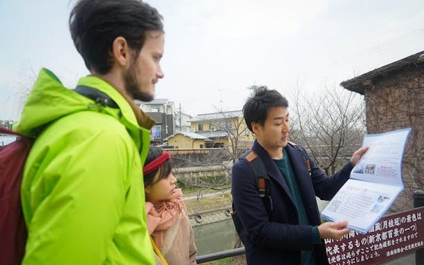 tur pietonal la fabrica de sake din kyoto și degustare-2