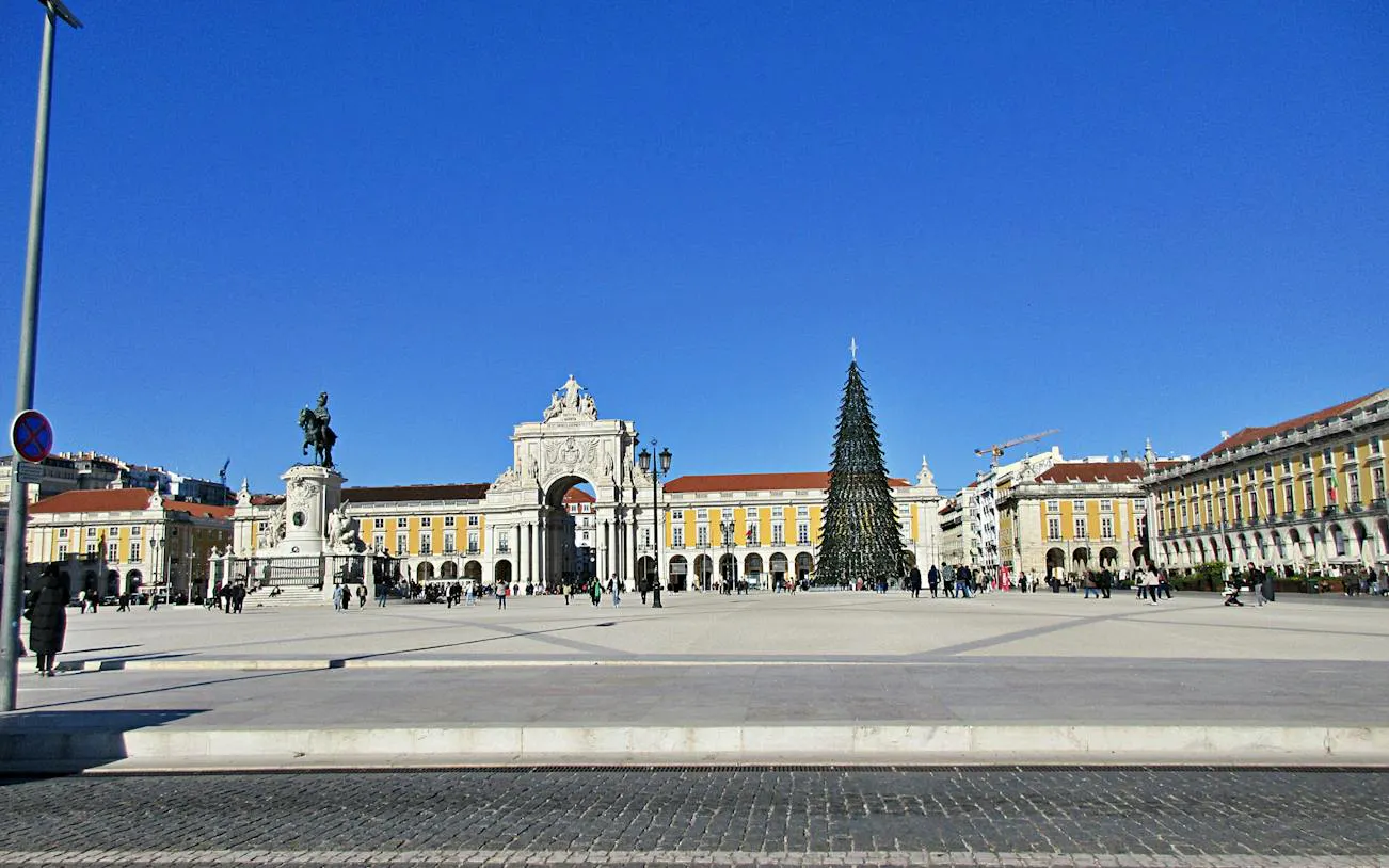 Praça do Comércio with Arco da Rua Augusta and statue, Lisbon Baixa and Chiado walking tour.