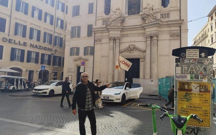 trevi fountain guided tour with exclusive access-1