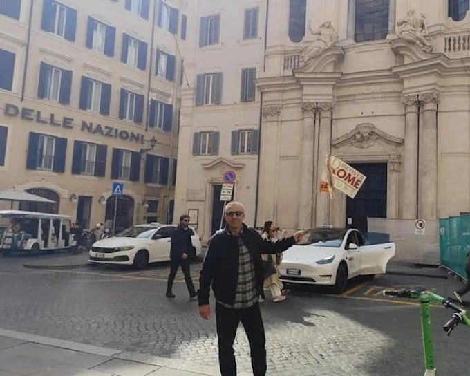 Trevi Fountain Guided Tour with Exclusive Access