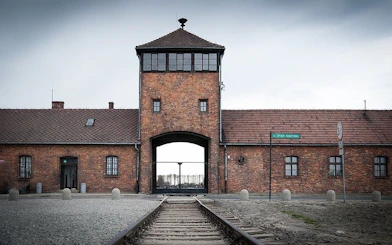 Krakow: Auschwitz-Birkenau Shared English Tour and Transfer