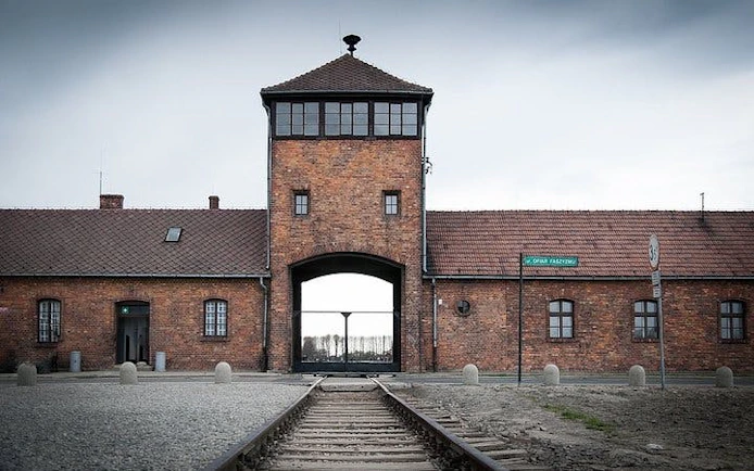 Krakow: Auschwitz-Birkenau Shared English Tour and Transfer