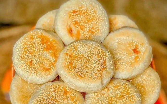 Sesame-topped bread rolls from Sapa local market tour.