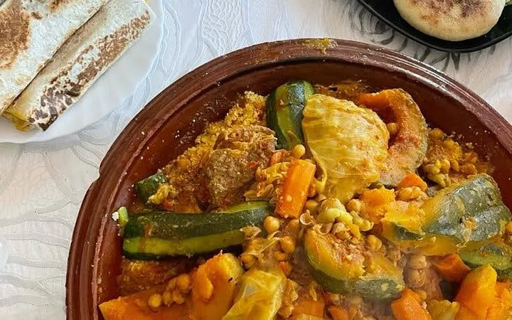 Moroccan tagine with vegetables and bread served during a cooking class in Marrakesh.