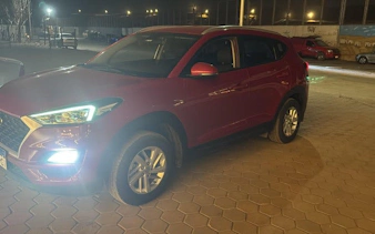 Red SUV for Cairo and Giza airport or hotel transfer at night.