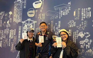 Osaka Small-Group Bike Tour of Cultural Landmarks with Lunch and Tea Break
