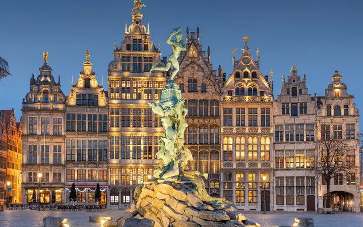 Brabo Fountain in front of guildhalls at Grote Markt, Antwerp, during self-guided walking tour.