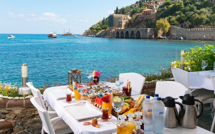 experiência gastronômica à beira-mar em alanya, num restaurante à beira-mar-2