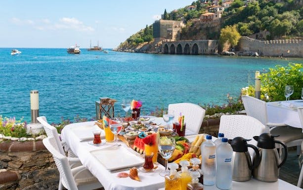 experiência gastronômica à beira-mar em alanya, num restaurante à beira-mar-2