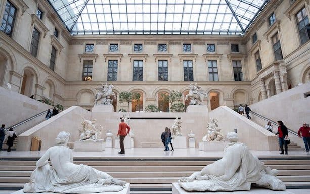 paris louvre museum guided tour with tickets-4