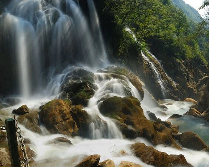 Sapa Motorbike Sightseeing Tour with Easy Rider, Ethnic Villages, Waterfalls, Homestay, and Round-Trip Bus from Hanoi (Product 54314)