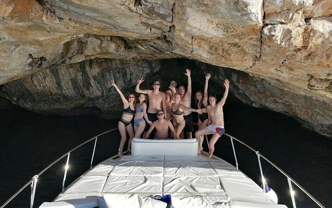 Visite privée en yacht de luxe à Antalya – Une expérience exclusive