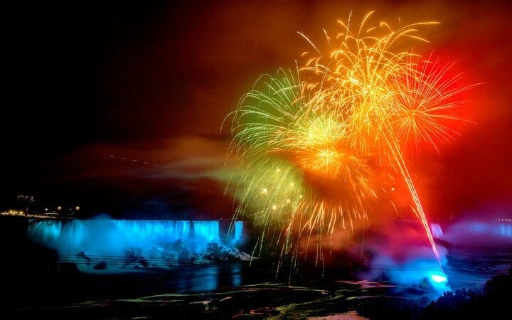 nachttour durch die niagarafälle (usa) mit beleuchteten ausblicken und saisonalen feuerwerken-2