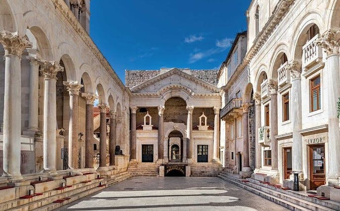 privat guidet dagsudflugt til trogir med afgang fra krydstogthavnen i split-1