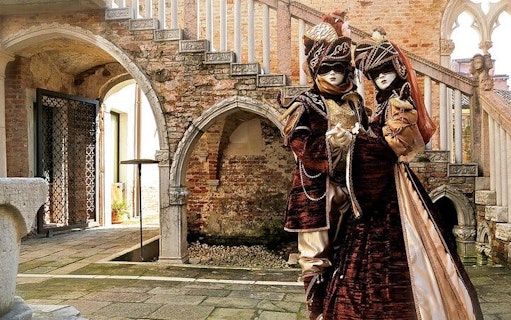 palais mocenigo à venise : histoire du textile, du costume et de la perle-3