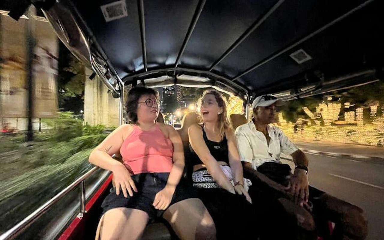 Bangkok Night Tuk Tuk Food and Drink Tour with Night Market and Hidden Bar Visit — 6